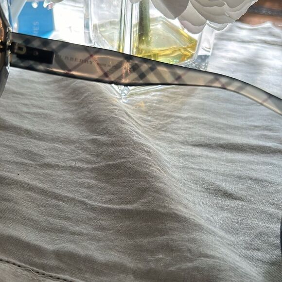 Burberry Sun Glasses Like new model B4083 with case - Picture 6 of 13